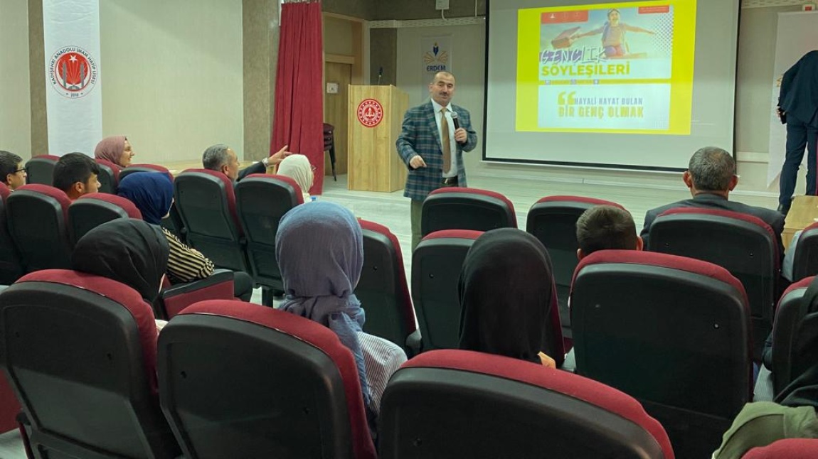 Yozgat Bozok Üniversitesinden Prof Dr Mustafa Büyükata öğrencilerimizle bir araya gelerek deneyimlerini paylaşmış olup gerek mesleki gerek akademik anlamda öğrencilere rehberlik etmistir