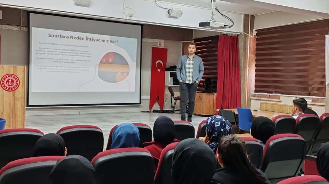 Ögrencilerimize sınav kaygısı ,motivasyon konularında seminer verildi